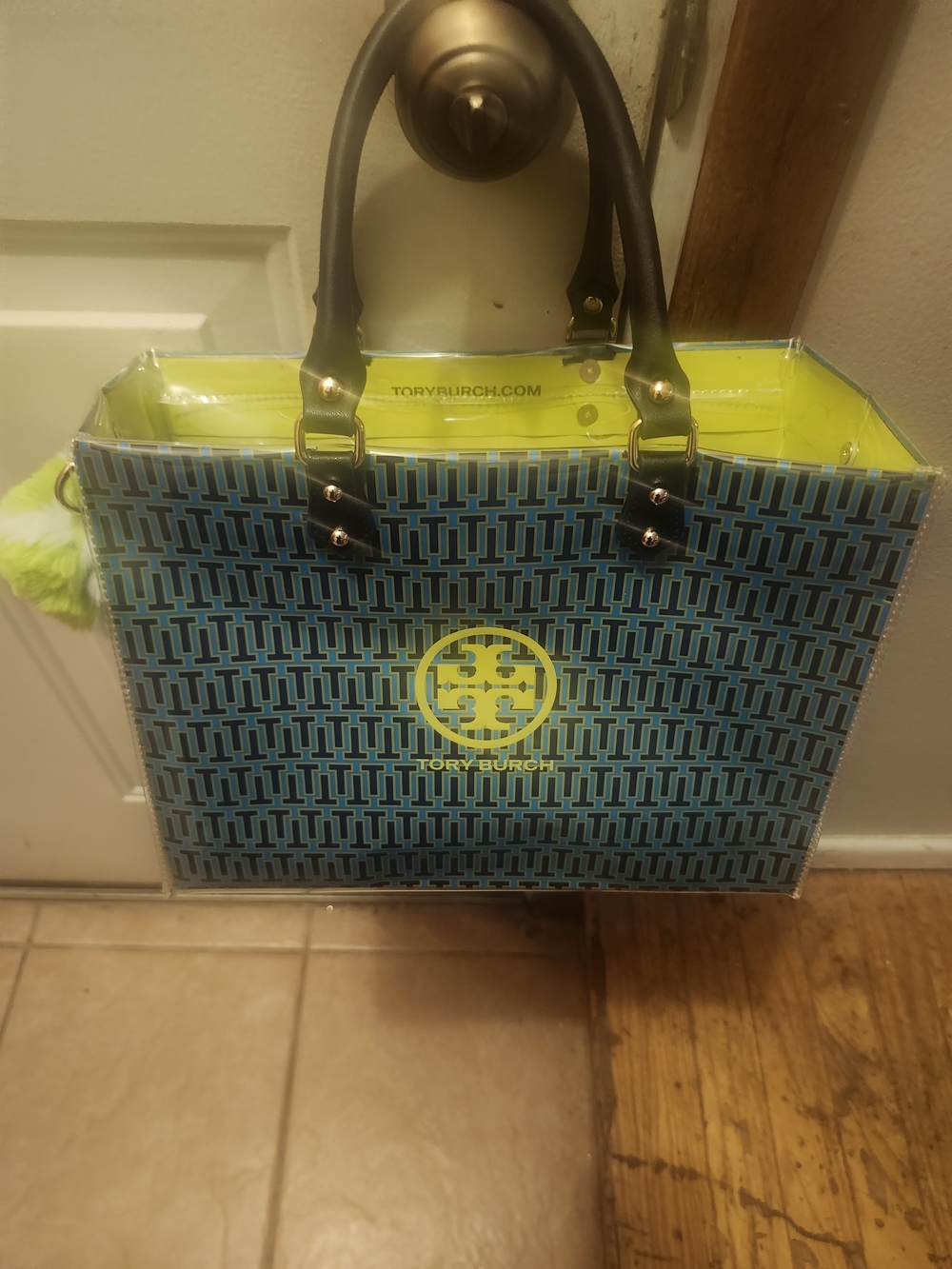 Tory Burch Paper Shopping Bag In PVC Plastic With Purse Charm - Picture 2 of 4